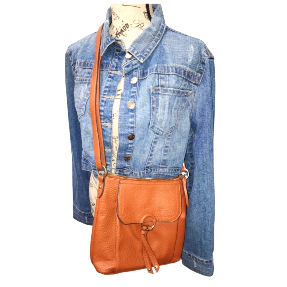 Women's Vegan crossbody purse.